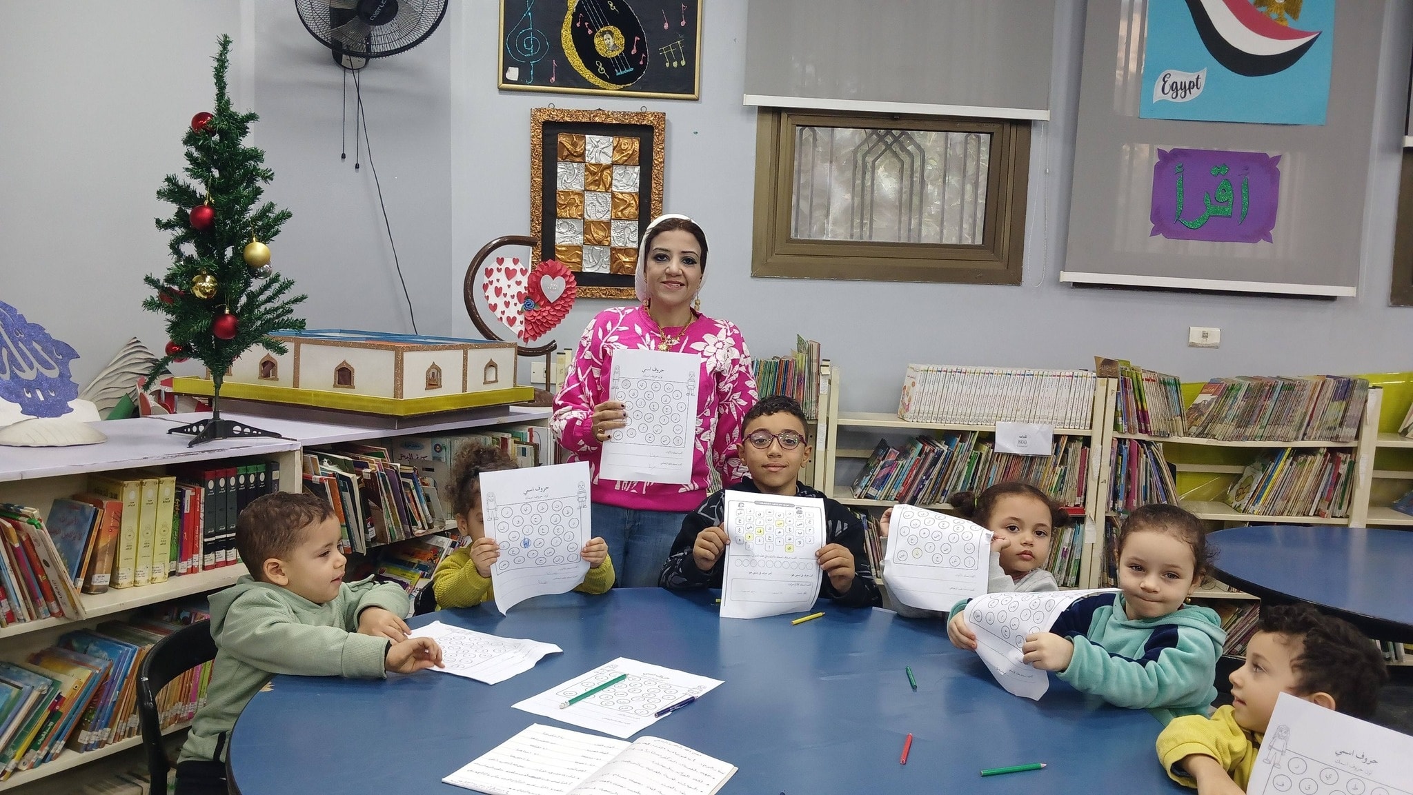 بهجة وحروف.. ورشة عمل مبتكرة لتعليم الصغار فنون الخط العربي بمكتبة 6 أكتوبر العامة بالعجوزة